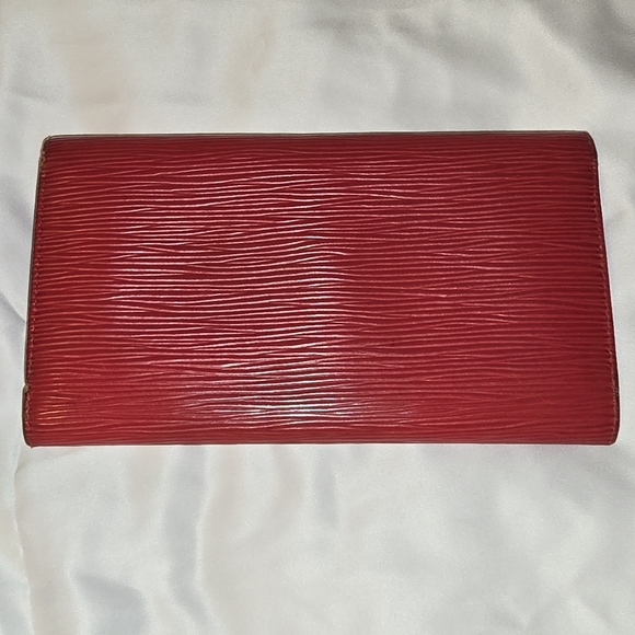 EUC Louis Vuitton Trifold Porte Tresor International Red Epi Wallet - Picture 2 of 11